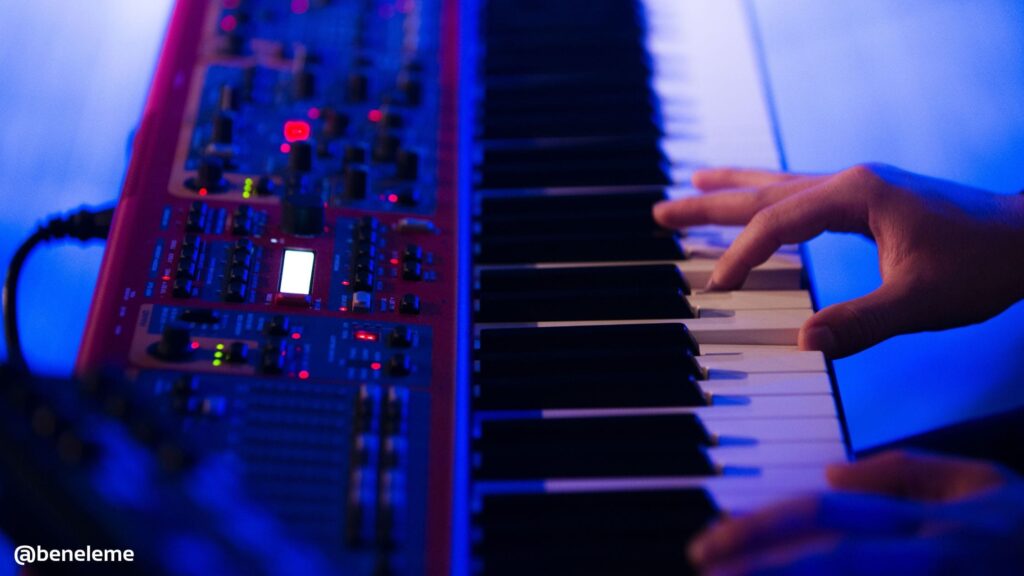 Treinamento Online Apolo: Desbloqueie Seu Potencial no Piano e Teclado!